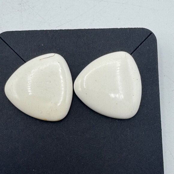 White Enameled Triangle-Shaped Stud Earrings Lightweight & Elegant - Picture 2 of 4